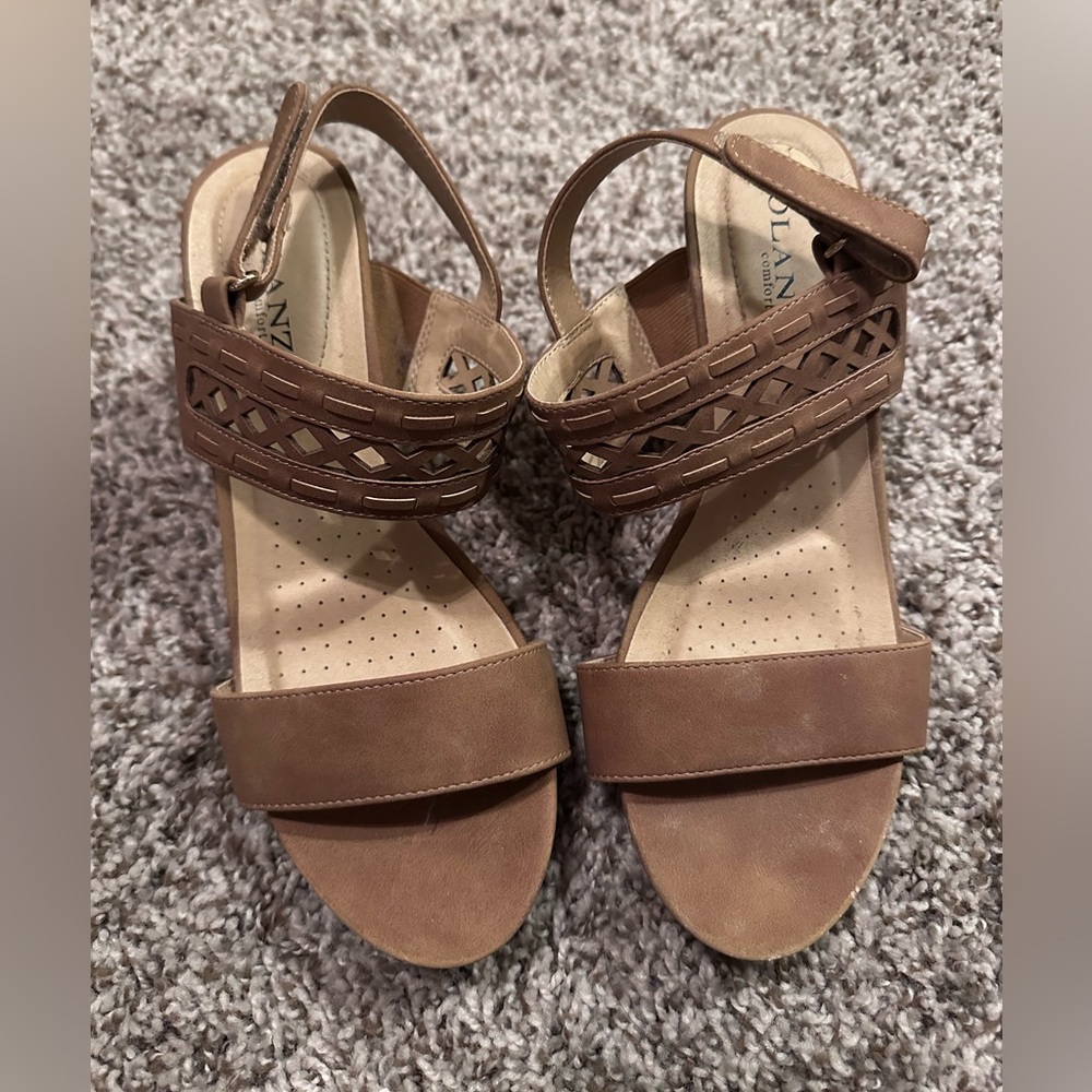 Solanz Brown Wedges 👡👡